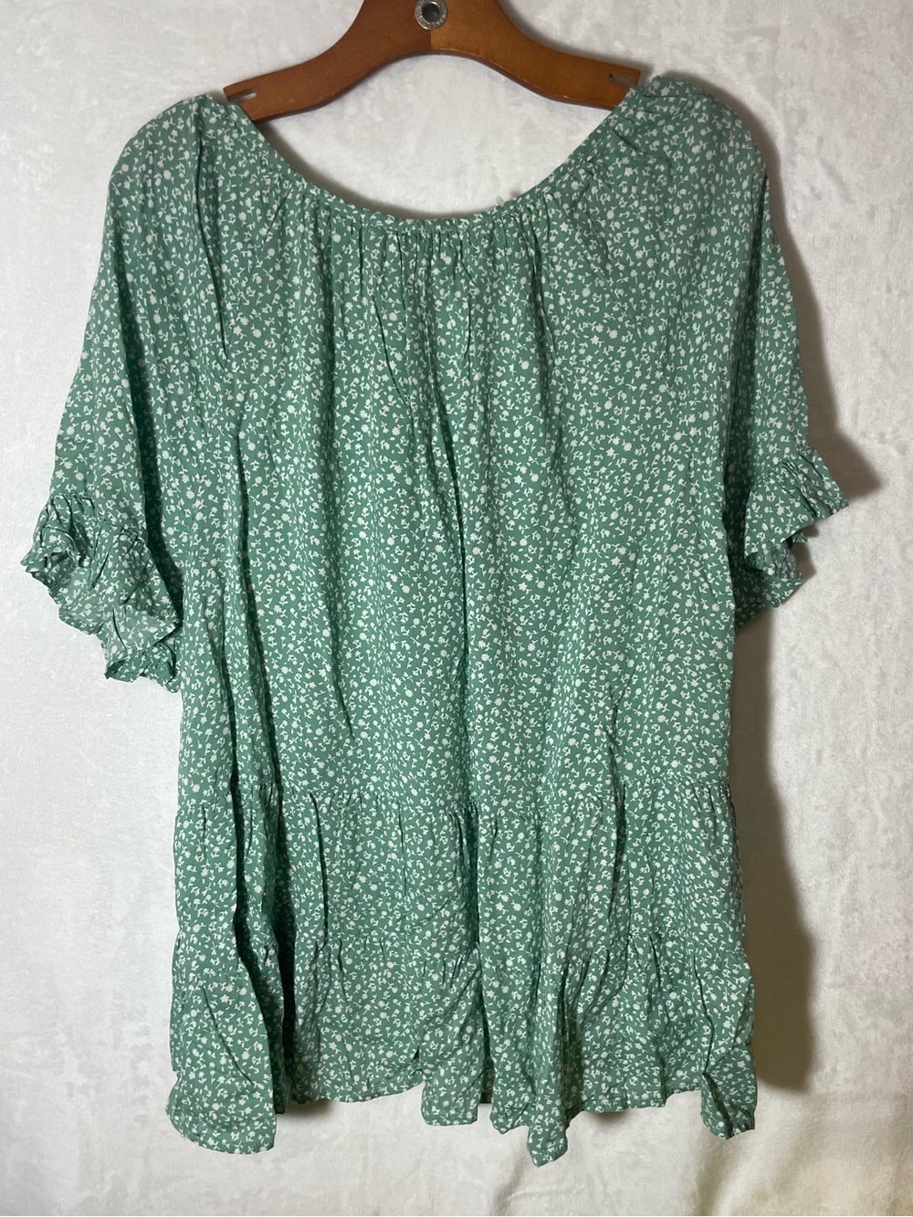 beachlunchlounge Green Floral Peasant Tunic - Picture 2 of 4